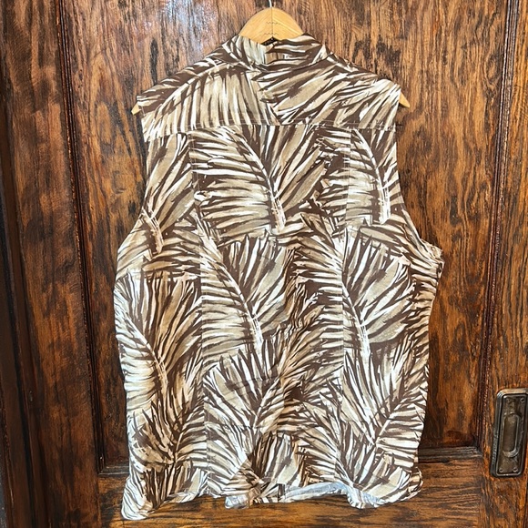 CJBanks cj banks plus size 2x tan beige vest button down palm leave pattern - Picture 4 of 5